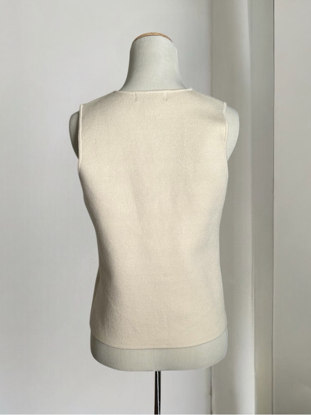 Rachel Zoe Light Cream Sleeveless Button Front Knit Vest Top - Picture 2 of 8